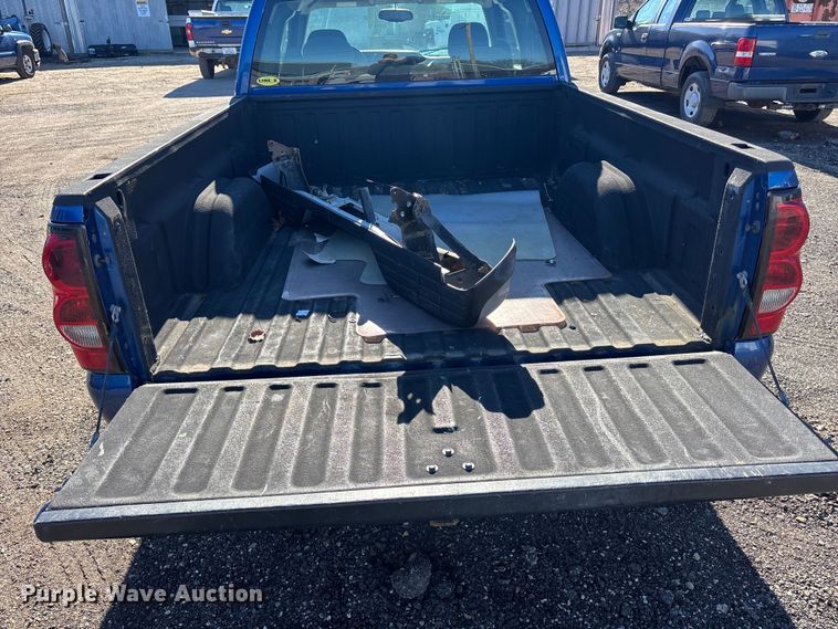 image for item OE9358 2004 Chevrolet Silverado 1500 Ext. Cab pickup truck