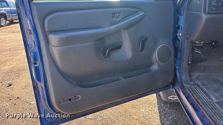 image for item OE9358 2004 Chevrolet Silverado 1500 Ext. Cab pickup truck