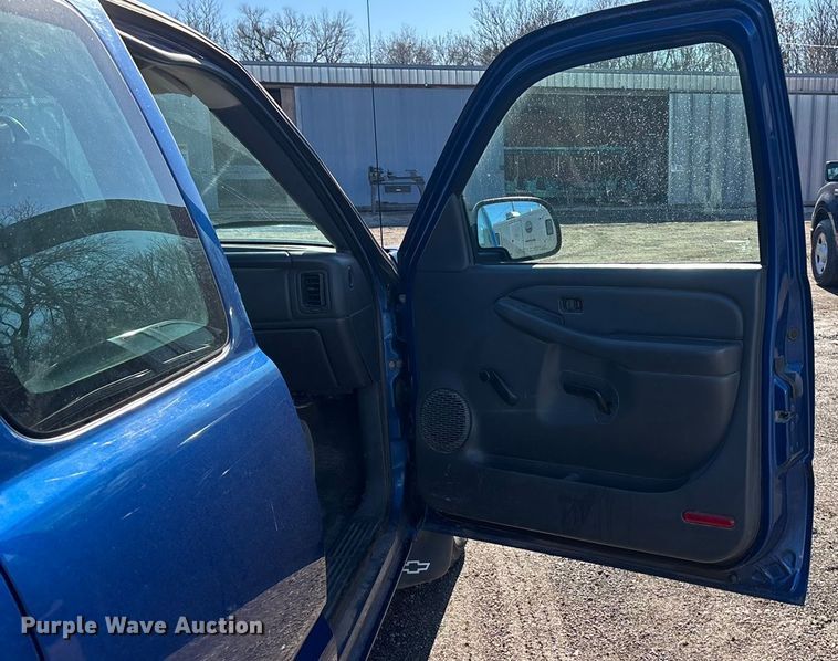 image for item OE9358 2004 Chevrolet Silverado 1500 Ext. Cab pickup truck