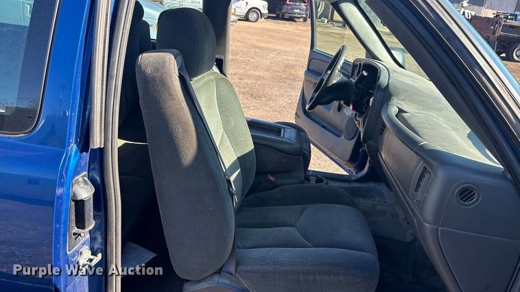 image for item OE9358 2004 Chevrolet Silverado 1500 Ext. Cab pickup truck