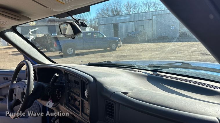 image for item OE9358 2004 Chevrolet Silverado 1500 Ext. Cab pickup truck