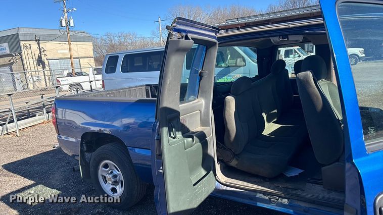 image for item OE9358 2004 Chevrolet Silverado 1500 Ext. Cab pickup truck
