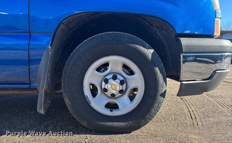 image for item OE9358 2004 Chevrolet Silverado 1500 Ext. Cab pickup truck