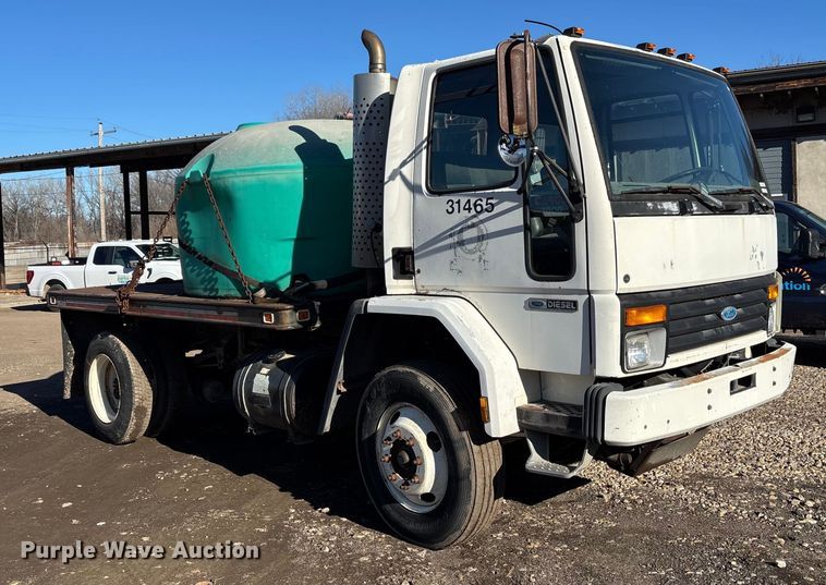 image for item OE9367 1992 Ford CF7000 dump flatbed truck