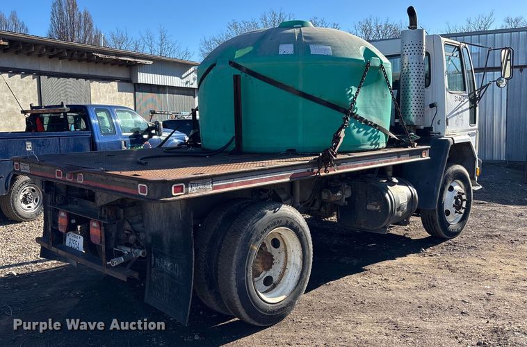 image for item OE9367 1992 Ford CF7000 dump flatbed truck