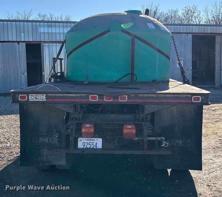 image for item OE9367 1992 Ford CF7000 dump flatbed truck