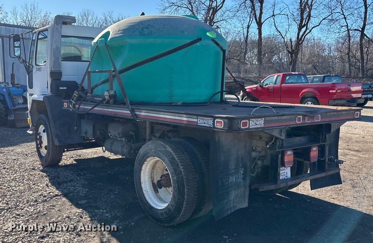 image for item OE9367 1992 Ford CF7000 dump flatbed truck