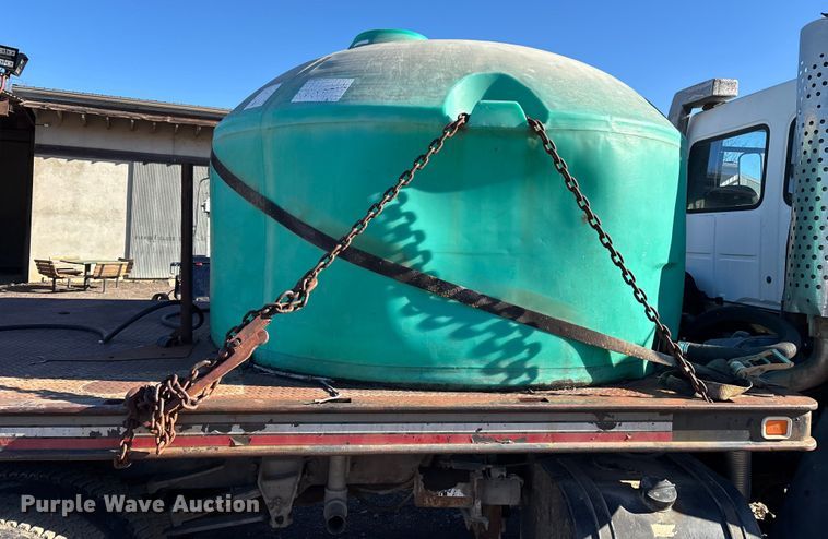 image for item OE9367 1992 Ford CF7000 dump flatbed truck