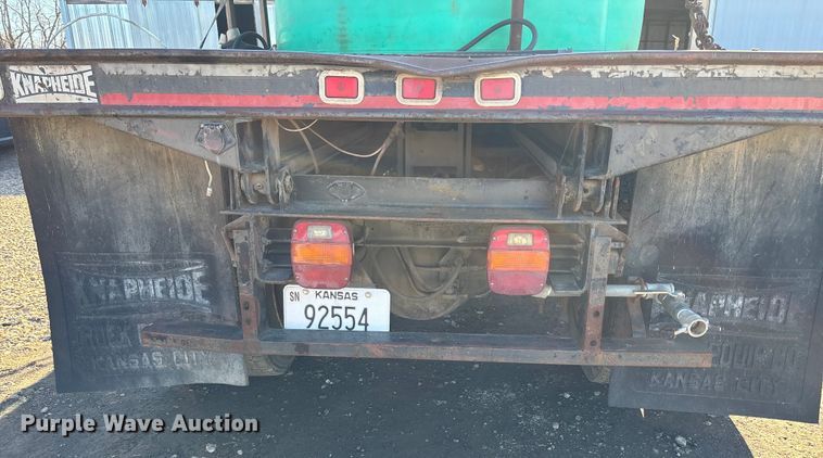 image for item OE9367 1992 Ford CF7000 dump flatbed truck
