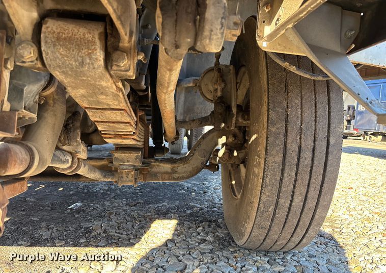 image for item OE9367 1992 Ford CF7000 dump flatbed truck