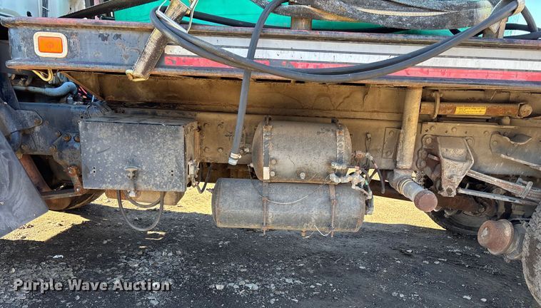 image for item OE9367 1992 Ford CF7000 dump flatbed truck