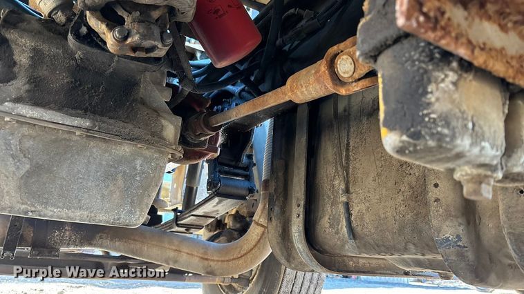 image for item OE9367 1992 Ford CF7000 dump flatbed truck