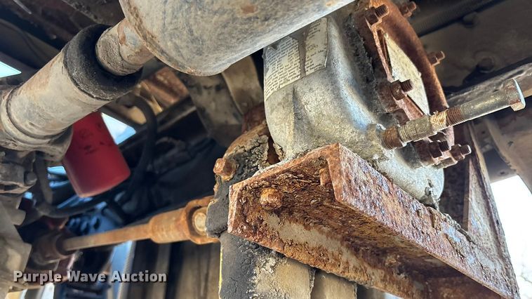 image for item OE9367 1992 Ford CF7000 dump flatbed truck