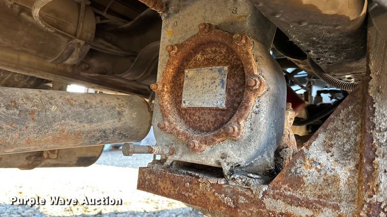 image for item OE9367 1992 Ford CF7000 dump flatbed truck