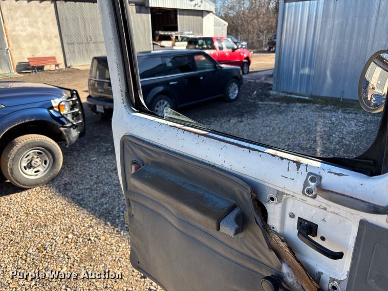 image for item OE9367 1992 Ford CF7000 dump flatbed truck