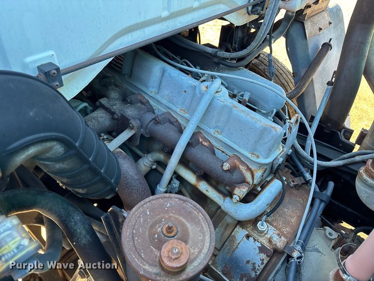 image for item OE9367 1992 Ford CF7000 dump flatbed truck