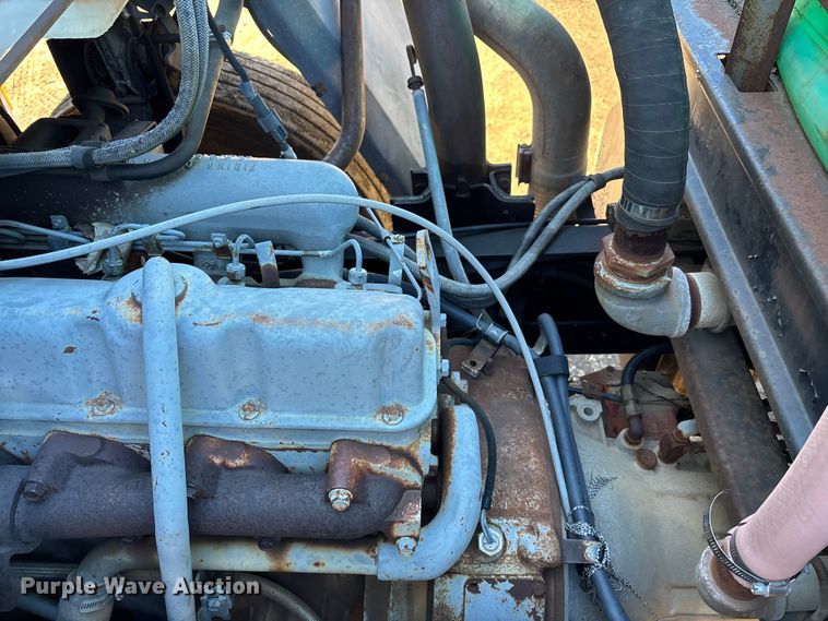 image for item OE9367 1992 Ford CF7000 dump flatbed truck