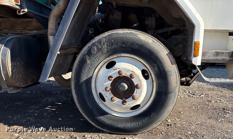 image for item OE9367 1992 Ford CF7000 dump flatbed truck