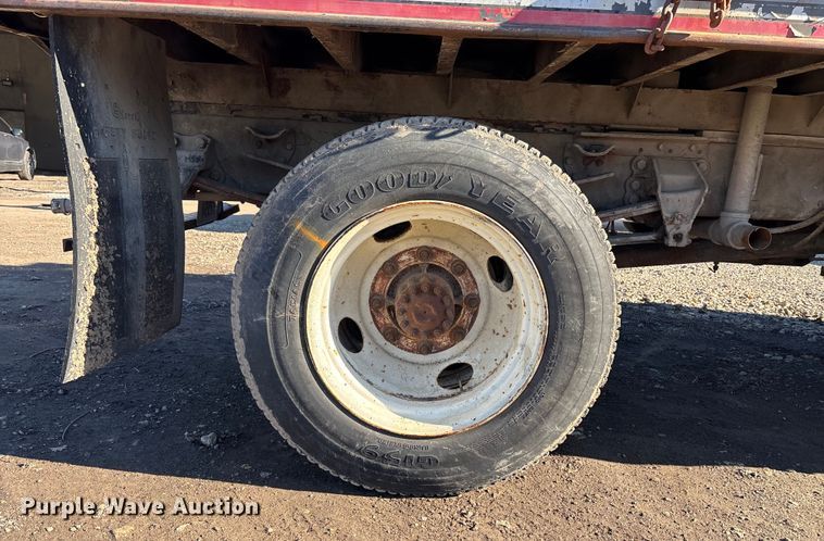 image for item OE9367 1992 Ford CF7000 dump flatbed truck