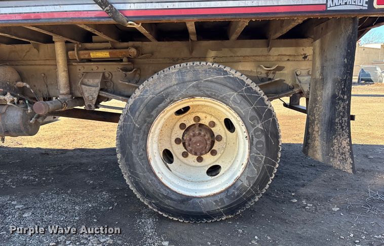 image for item OE9367 1992 Ford CF7000 dump flatbed truck