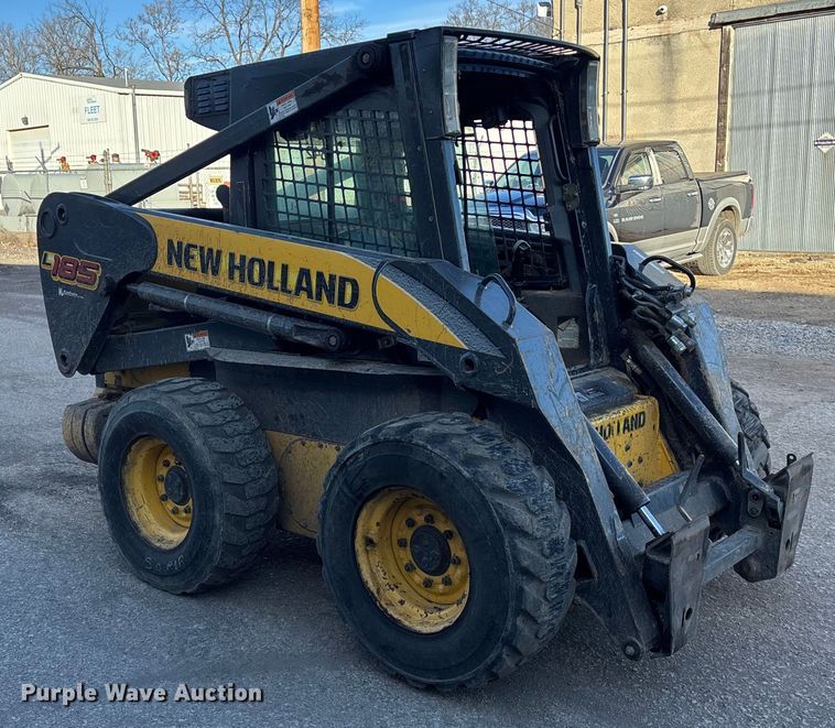 image for item OE9379 2008 New Holland L185 skid steer loader
