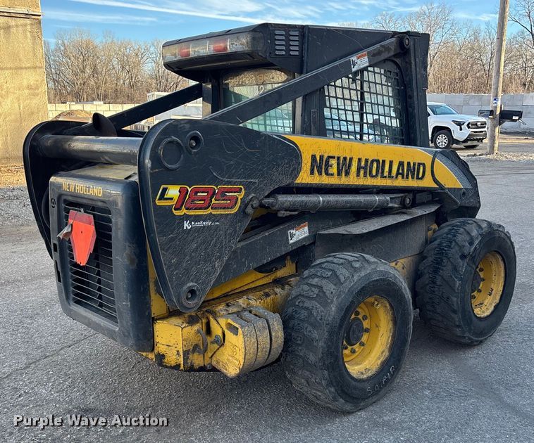 image for item OE9379 2008 New Holland L185 skid steer loader