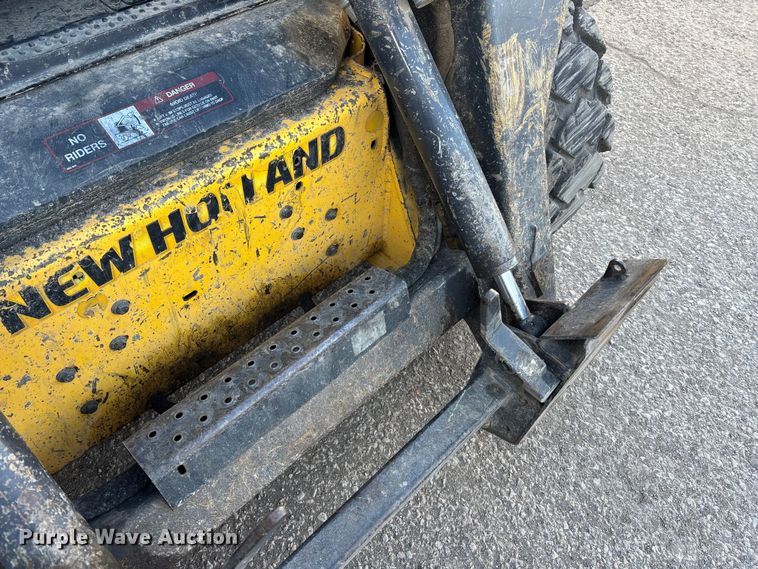 image for item OE9379 2008 New Holland L185 skid steer loader