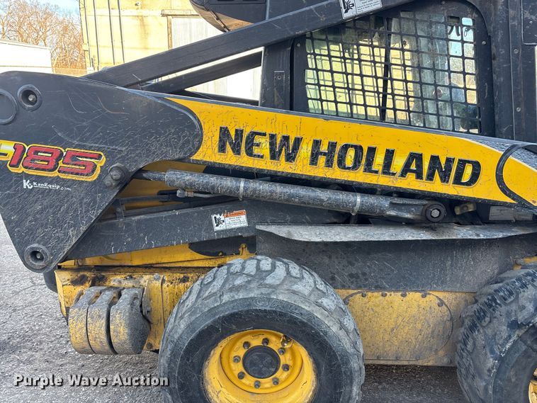 image for item OE9379 2008 New Holland L185 skid steer loader