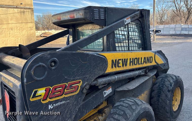 image for item OE9379 2008 New Holland L185 skid steer loader