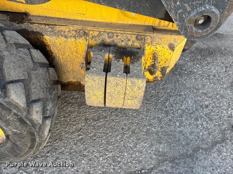 image for item OE9379 2008 New Holland L185 skid steer loader