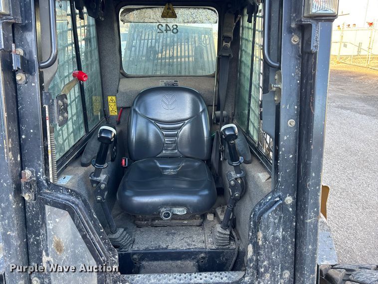 image for item OE9379 2008 New Holland L185 skid steer loader