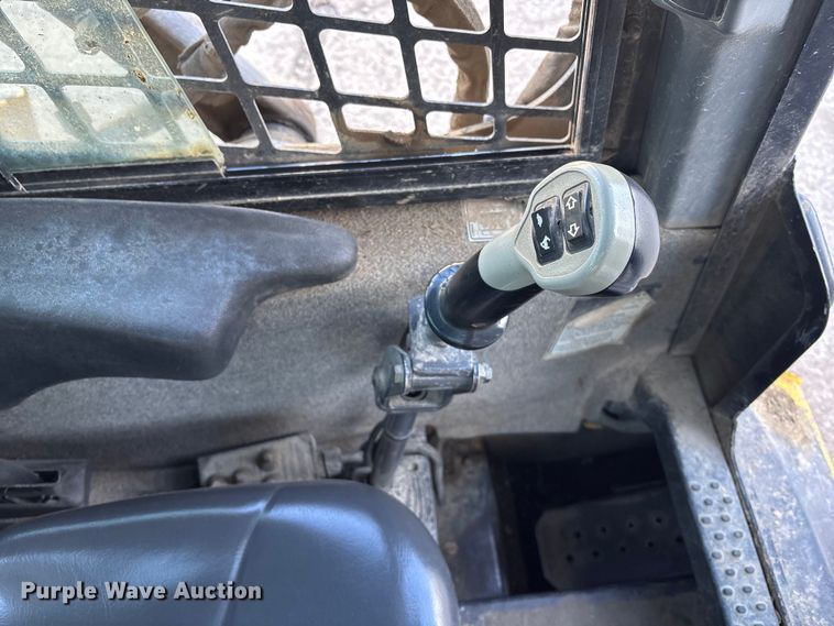 image for item OE9379 2008 New Holland L185 skid steer loader