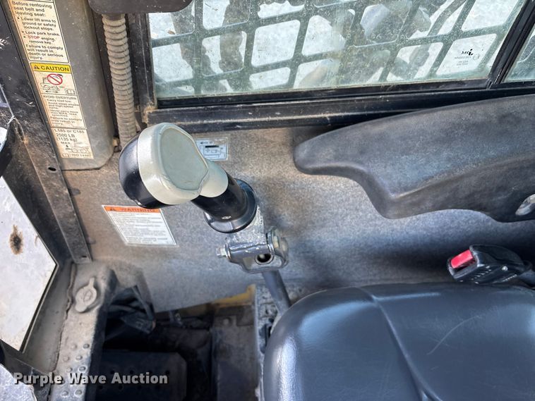 image for item OE9379 2008 New Holland L185 skid steer loader