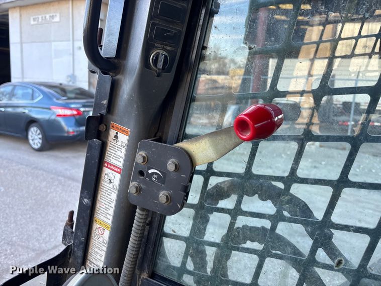 image for item OE9379 2008 New Holland L185 skid steer loader