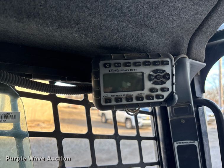 image for item OE9379 2008 New Holland L185 skid steer loader