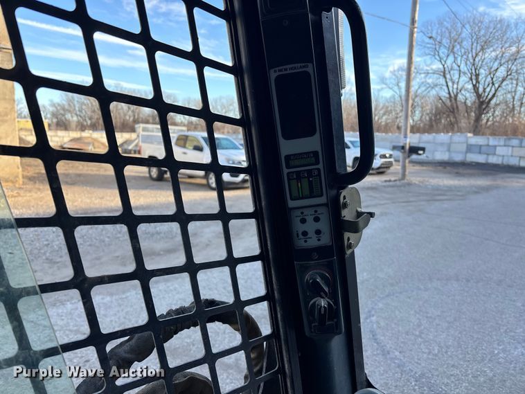 image for item OE9379 2008 New Holland L185 skid steer loader