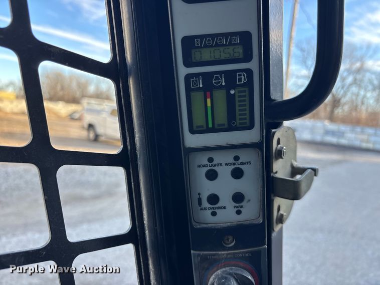 image for item OE9379 2008 New Holland L185 skid steer loader