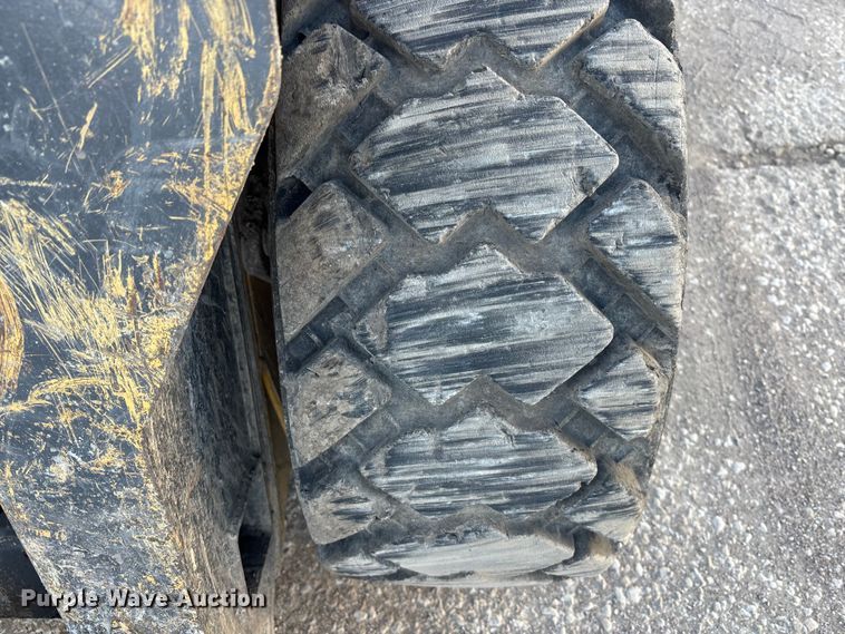 image for item OE9379 2008 New Holland L185 skid steer loader