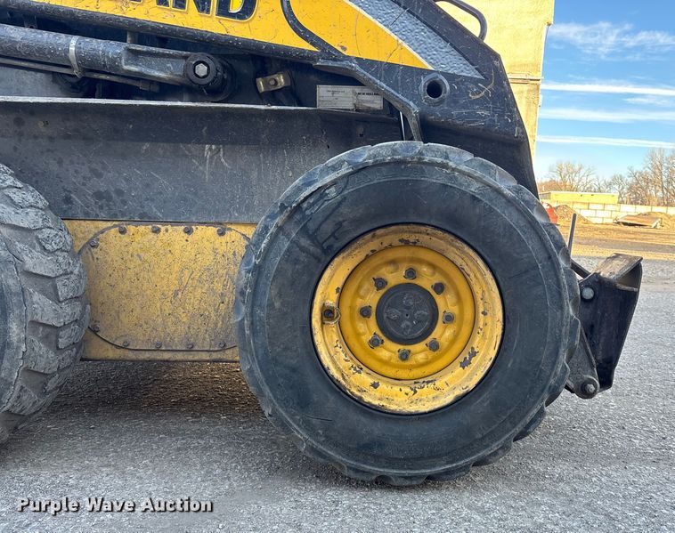 image for item OE9379 2008 New Holland L185 skid steer loader