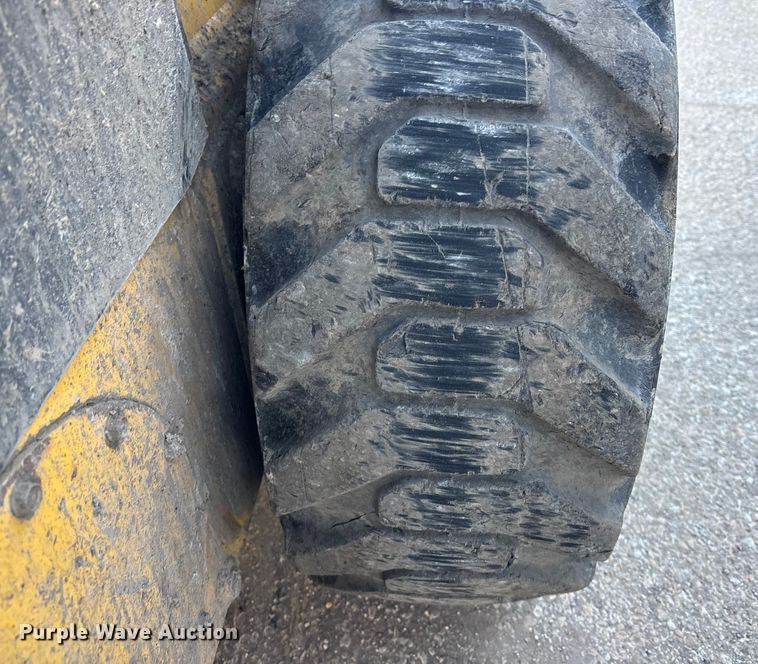 image for item OE9379 2008 New Holland L185 skid steer loader