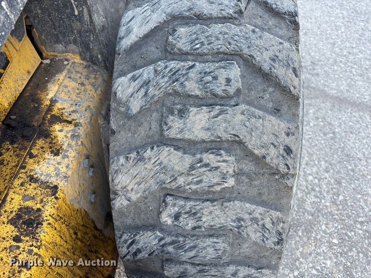 image for item OE9379 2008 New Holland L185 skid steer loader