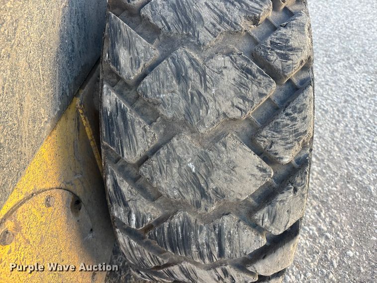 image for item OE9379 2008 New Holland L185 skid steer loader