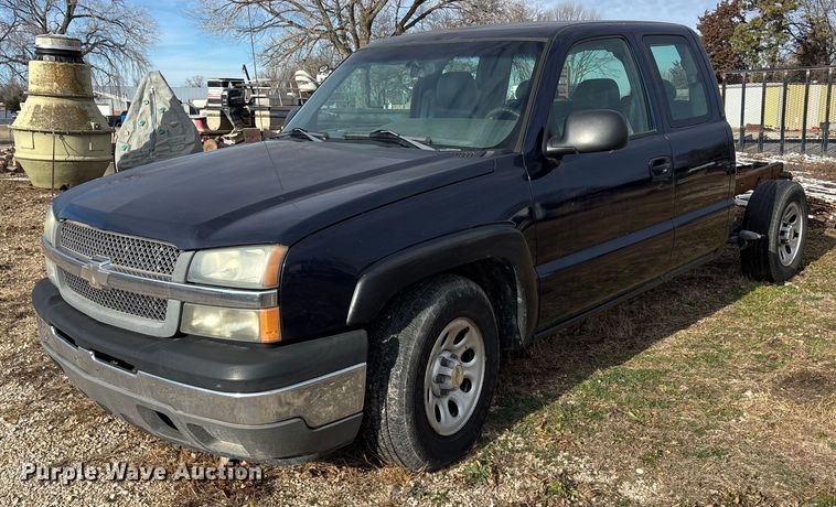 image for item OE9382 2005 Chevrolet Silverado 1500 Ext. Cab truck cab and chassis