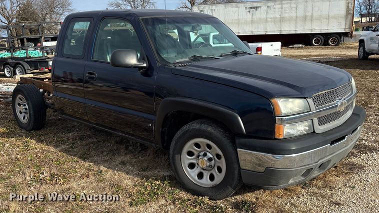 image for item OE9382 2005 Chevrolet Silverado 1500 Ext. Cab truck cab and chassis