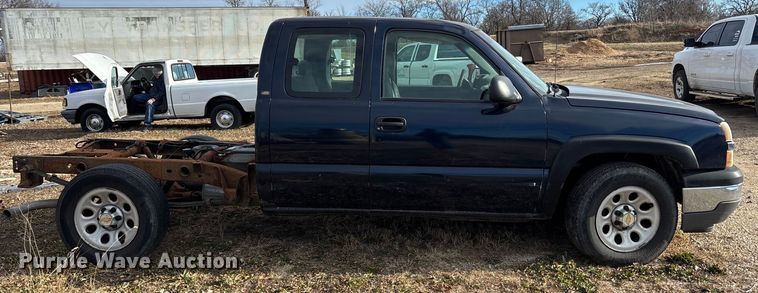 image for item OE9382 2005 Chevrolet Silverado 1500 Ext. Cab truck cab and chassis