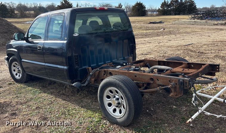 image for item OE9382 2005 Chevrolet Silverado 1500 Ext. Cab truck cab and chassis
