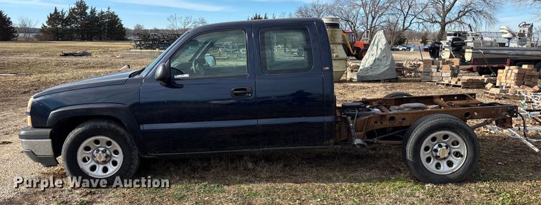 image for item OE9382 2005 Chevrolet Silverado 1500 Ext. Cab truck cab and chassis