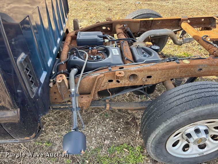 image for item OE9382 2005 Chevrolet Silverado 1500 Ext. Cab truck cab and chassis