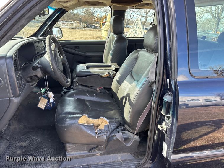 image for item OE9382 2005 Chevrolet Silverado 1500 Ext. Cab truck cab and chassis