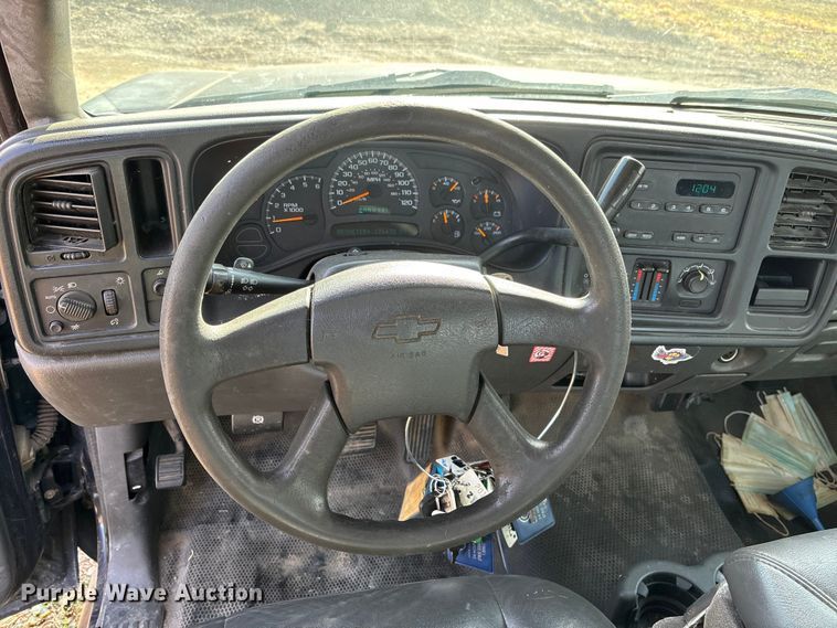 image for item OE9382 2005 Chevrolet Silverado 1500 Ext. Cab truck cab and chassis